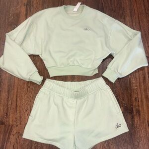 ALO Yoga Accolade Cropped Crewneck and Accolade Shorts